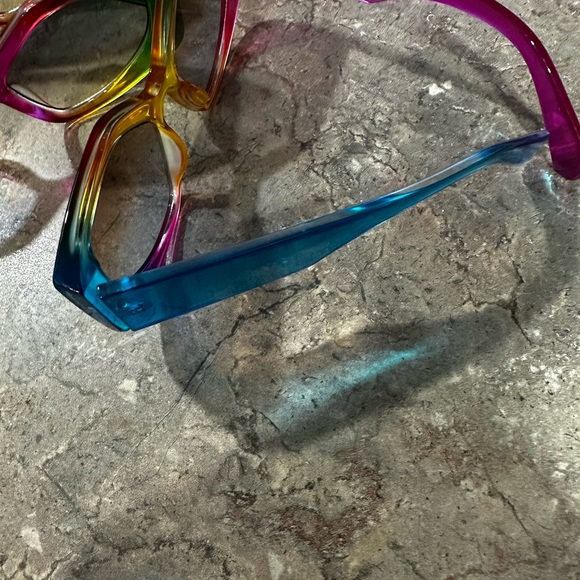 Beautiful colourful summer sunglasses $15 each or 3 for $35. - Picture 6 of 9